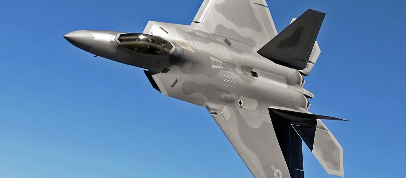 25 F-22 μεταστάθμευσαν οι ΗΠΑ έξω από την Κίνα